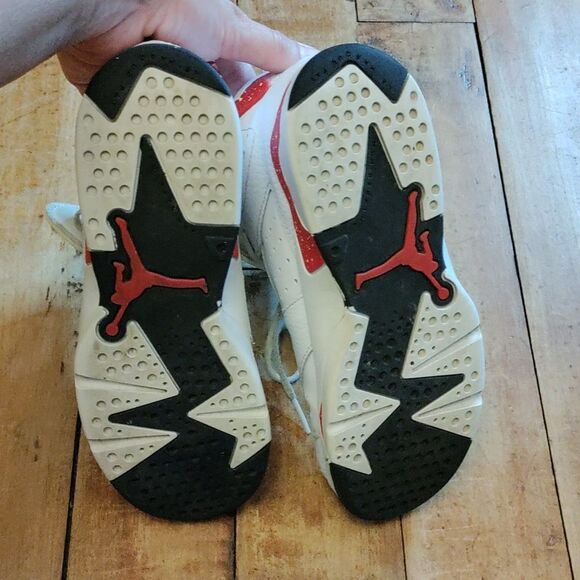 Air Jordan 6 Retro Red Oreo size 2 Youth White Red Sneakers Jordans Unisex - Picture 6 of 9
